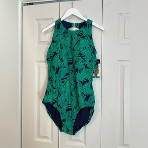 NWT Lands' End Green Leaf One-Piece Swimsuit Key Hole Back Sz X-Large Beach Swim
